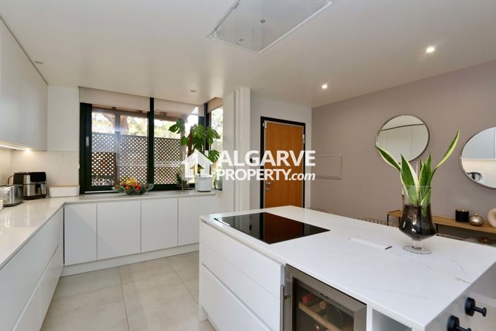 Image No.14-4 Bed Semi-Detached for sale