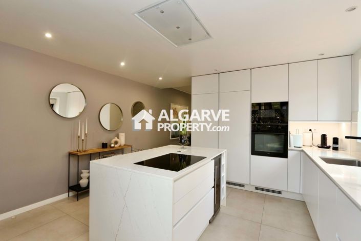 Image No.15-4 Bed Semi-Detached for sale