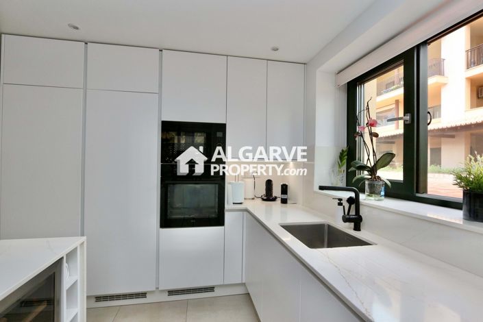 Image No.16-4 Bed Semi-Detached for sale