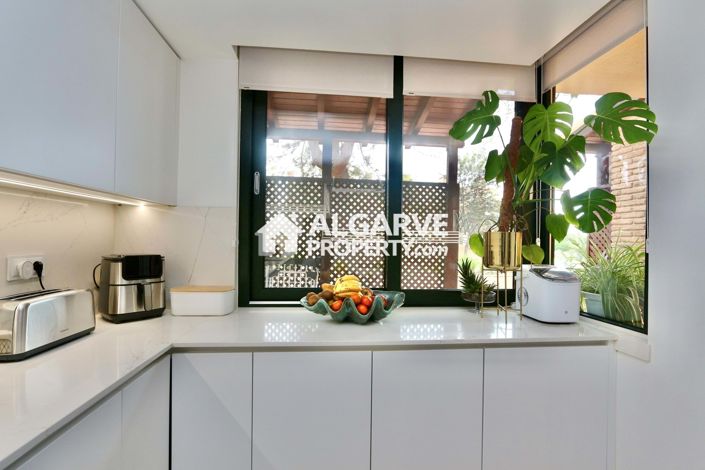 Image No.17-4 Bed Semi-Detached for sale