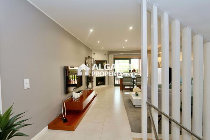 Image No.19-4 Bed Semi-Detached for sale