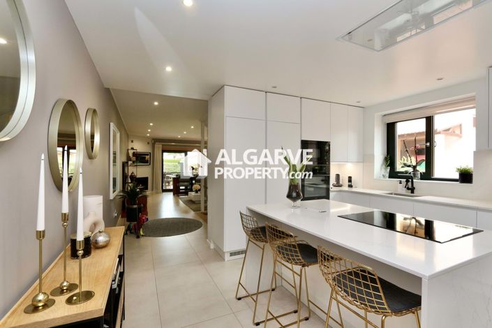 Image No.2-4 Bed Semi-Detached for sale