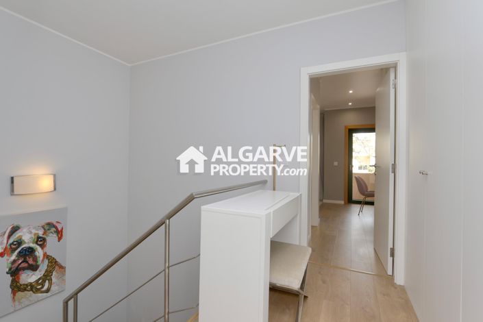 Image No.24-4 Bed Semi-Detached for sale