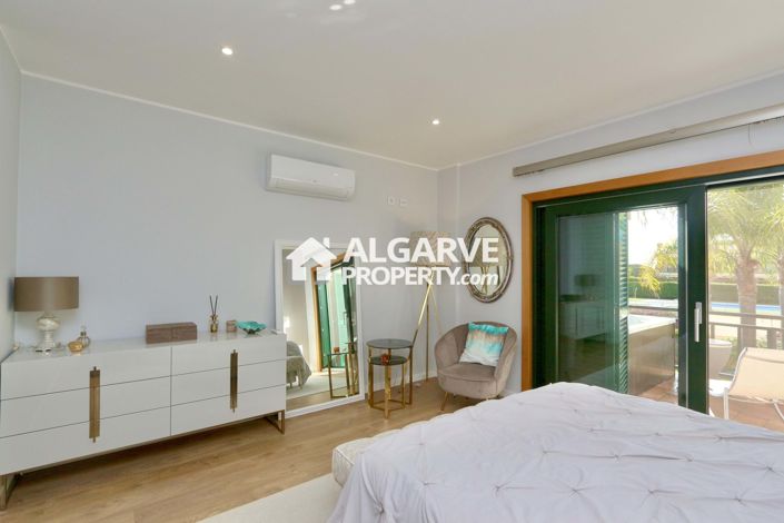 Image No.25-4 Bed Semi-Detached for sale