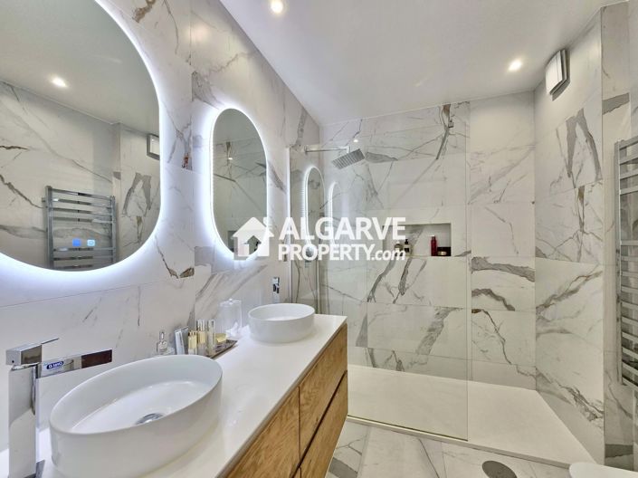 Image No.28-4 Bed Semi-Detached for sale