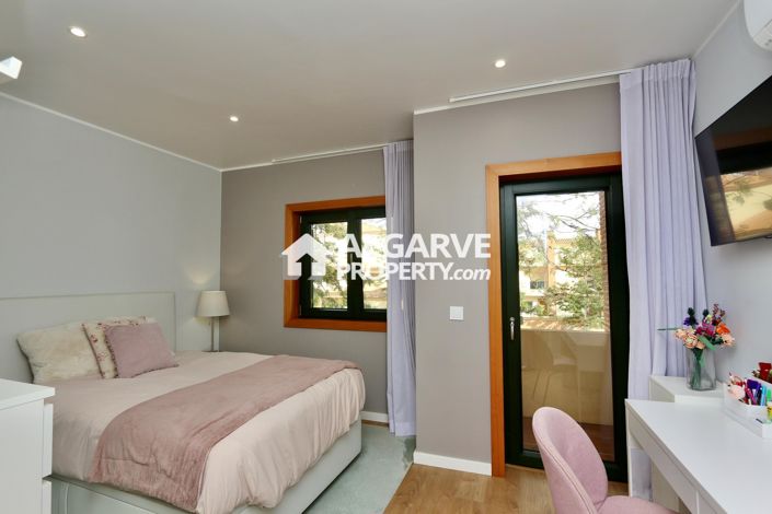 Image No.29-4 Bed Semi-Detached for sale