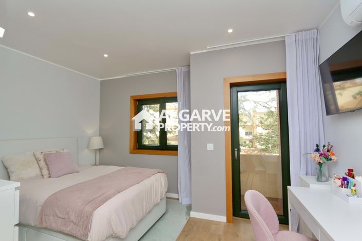 Image No.31-4 Bed Semi-Detached for sale