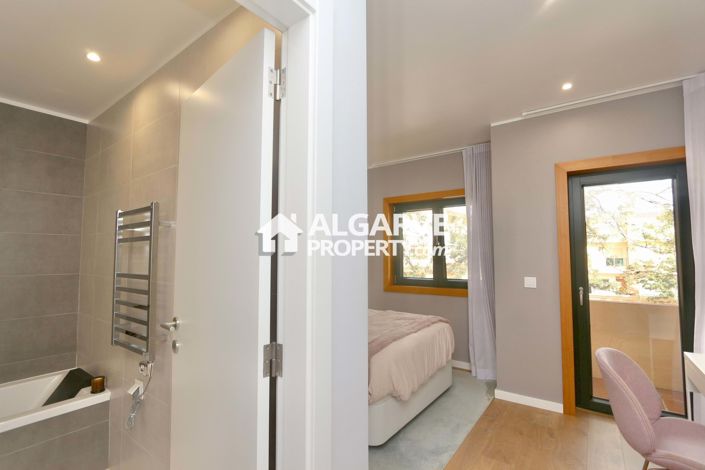 Image No.32-4 Bed Semi-Detached for sale