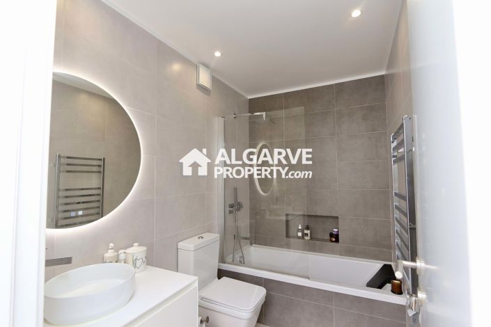 Image No.33-4 Bed Semi-Detached for sale