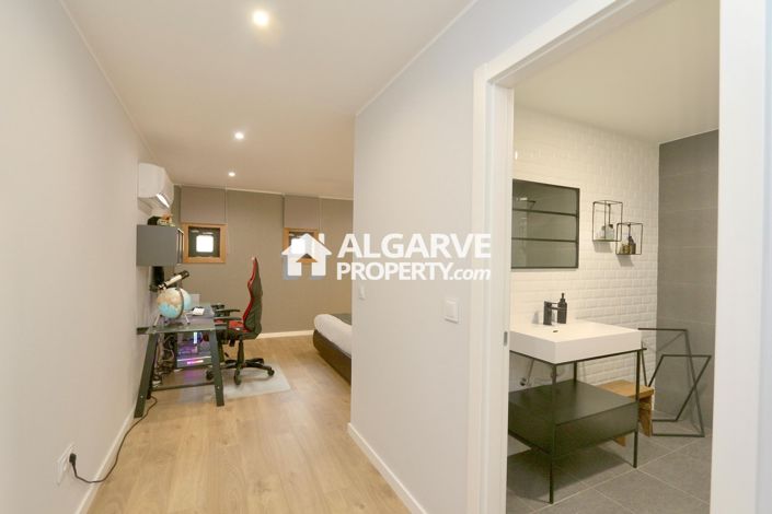 Image No.39-4 Bed Semi-Detached for sale