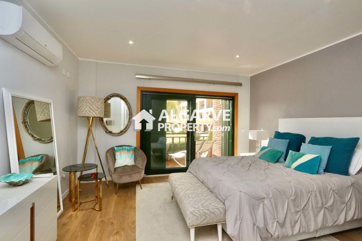 Image No.4-4 Bed Semi-Detached for sale