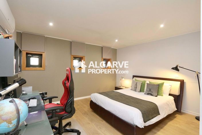 Image No.41-4 Bed Semi-Detached for sale