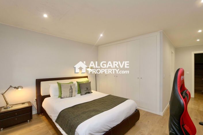 Image No.42-4 Bed Semi-Detached for sale