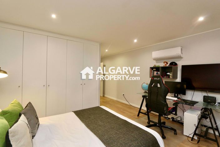 Image No.43-4 Bed Semi-Detached for sale