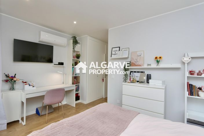 Image No.44-4 Bed Semi-Detached for sale