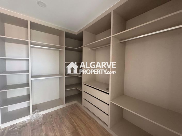 Image No.10-4 Bed Villa for sale