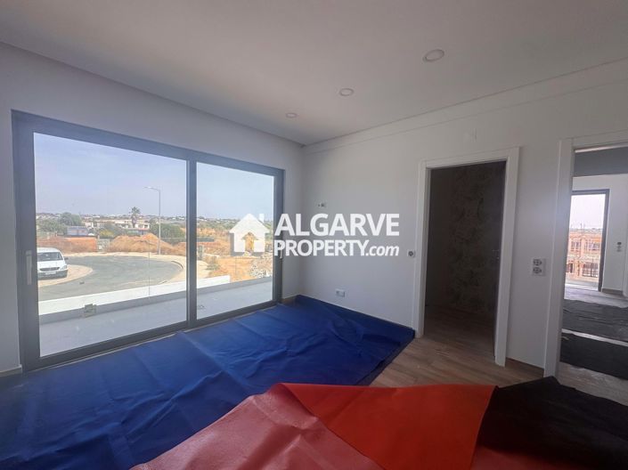 Image No.15-4 Bed Villa for sale