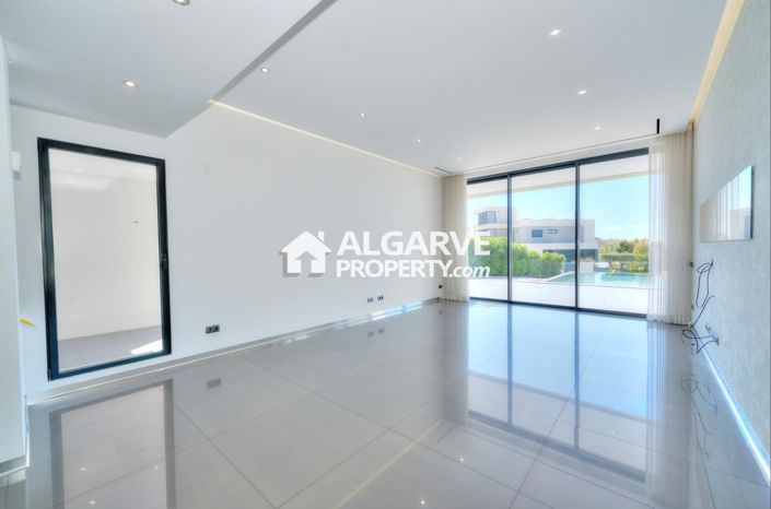 Image No.11-4 Bed Semi-Detached for sale