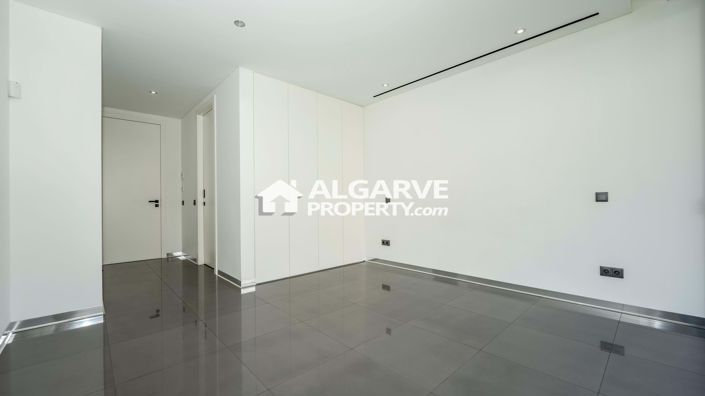 Image No.13-4 Bed Semi-Detached for sale