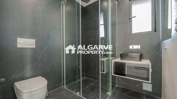 Image No.14-4 Bed Semi-Detached for sale