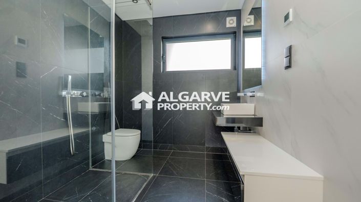 Image No.15-4 Bed Semi-Detached for sale