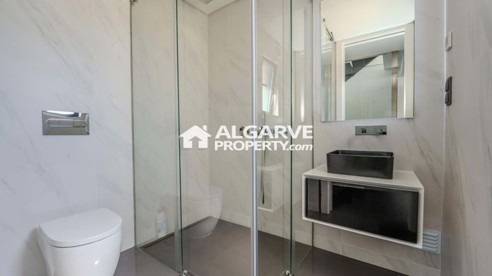 Image No.17-4 Bed Semi-Detached for sale