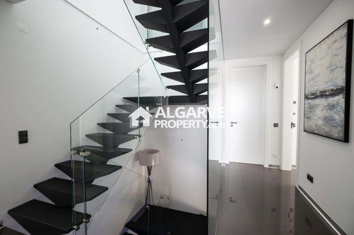 Image No.18-4 Bed Semi-Detached for sale