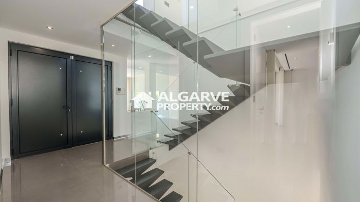 Image No.19-4 Bed Semi-Detached for sale