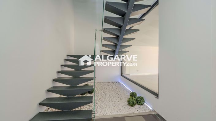 Image No.20-4 Bed Semi-Detached for sale