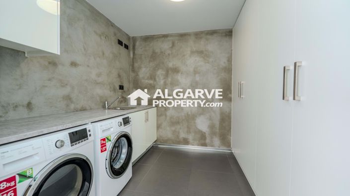 Image No.21-4 Bed Semi-Detached for sale