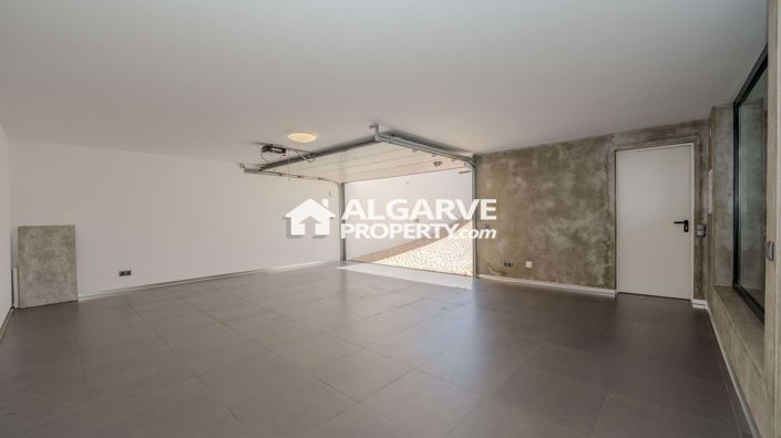 Image No.24-4 Bed Semi-Detached for sale