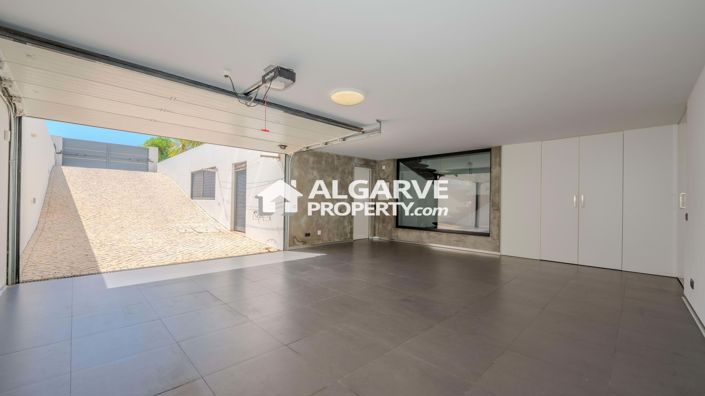 Image No.25-4 Bed Semi-Detached for sale