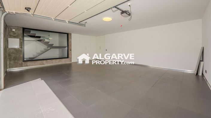 Image No.26-4 Bed Semi-Detached for sale