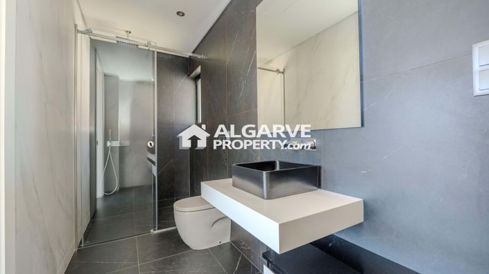 Image No.29-4 Bed Semi-Detached for sale