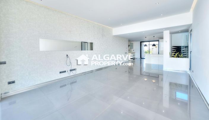 Image No.3-4 Bed Semi-Detached for sale