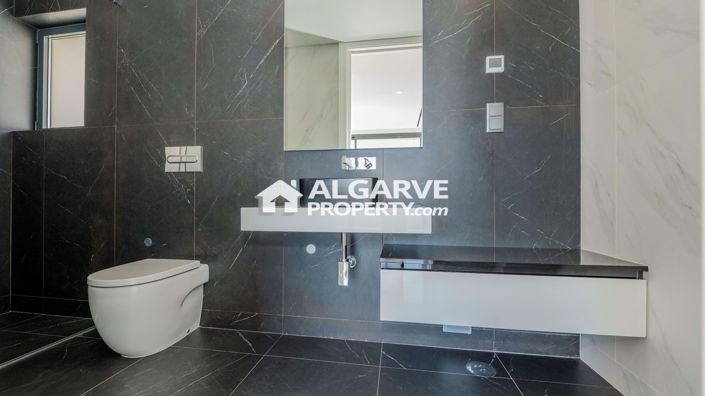 Image No.30-4 Bed Semi-Detached for sale