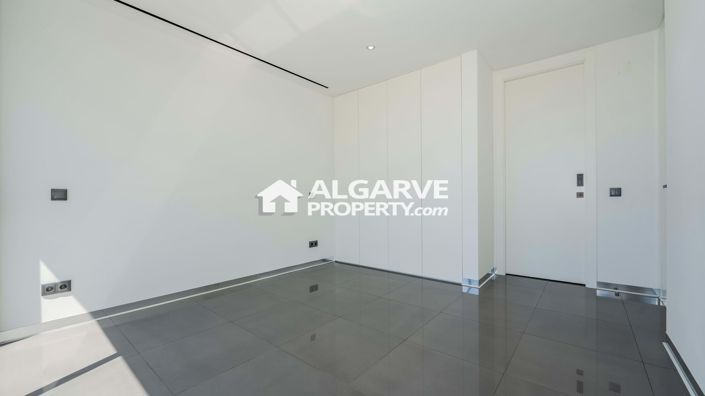 Image No.31-4 Bed Semi-Detached for sale