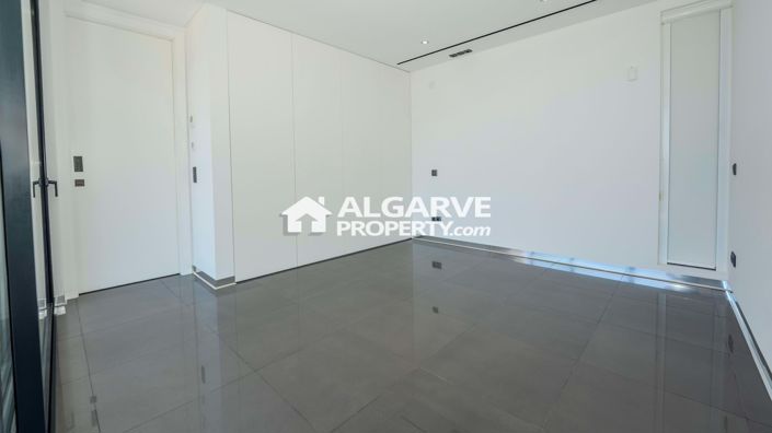 Image No.32-4 Bed Semi-Detached for sale