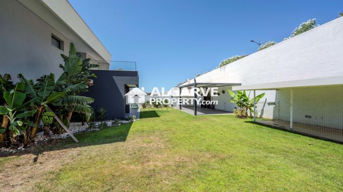 Image No.37-4 Bed Semi-Detached for sale