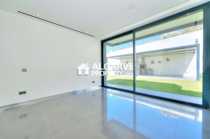 Image No.42-4 Bed Semi-Detached for sale