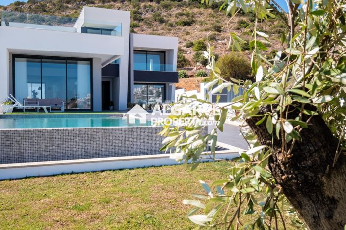 Image No.45-4 Bed Semi-Detached for sale