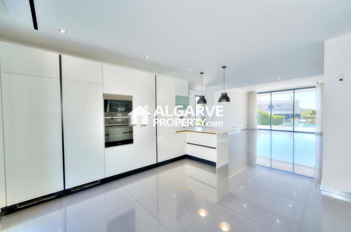 Image No.5-4 Bed Semi-Detached for sale