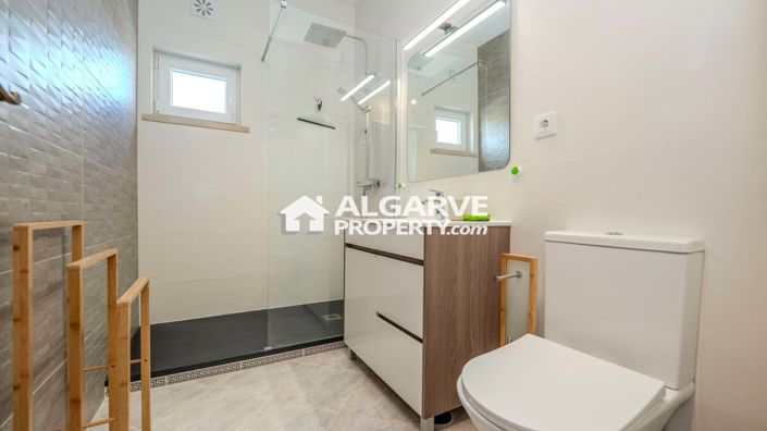 Image No.15-6 Bed Villa for sale