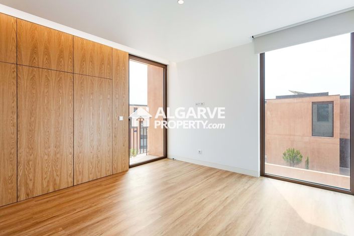 Image No.18-3 Bed Semi-Detached for sale