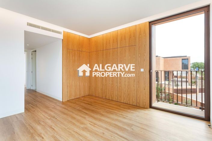 Image No.19-3 Bed Semi-Detached for sale