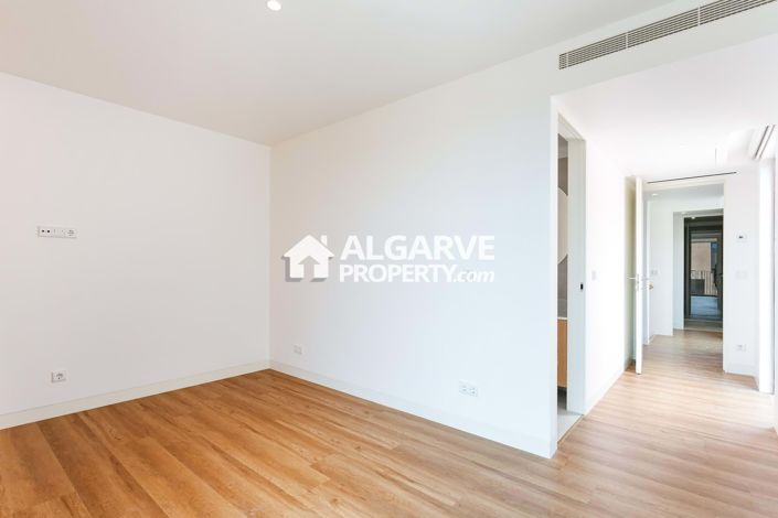 Image No.23-3 Bed Semi-Detached for sale