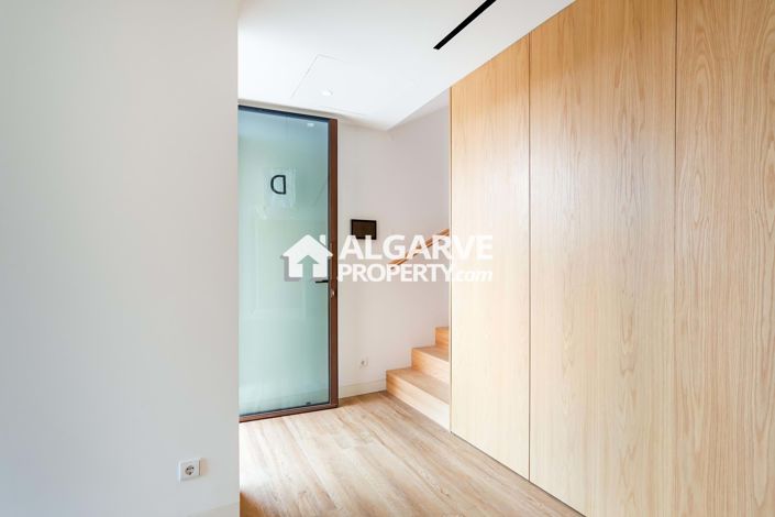 Image No.8-3 Bed Semi-Detached for sale