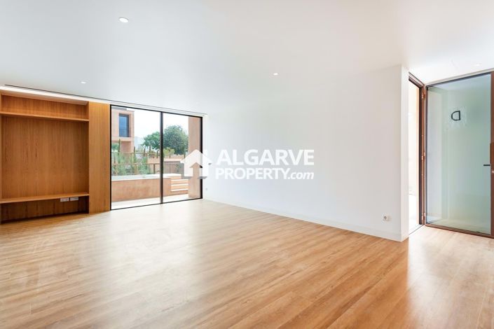 Image No.10-3 Bed Semi-Detached for sale