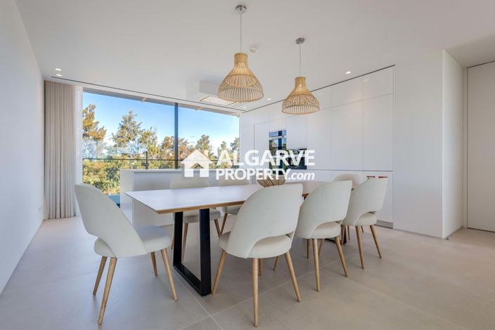 Image No.18-3 Bed Apartment for sale