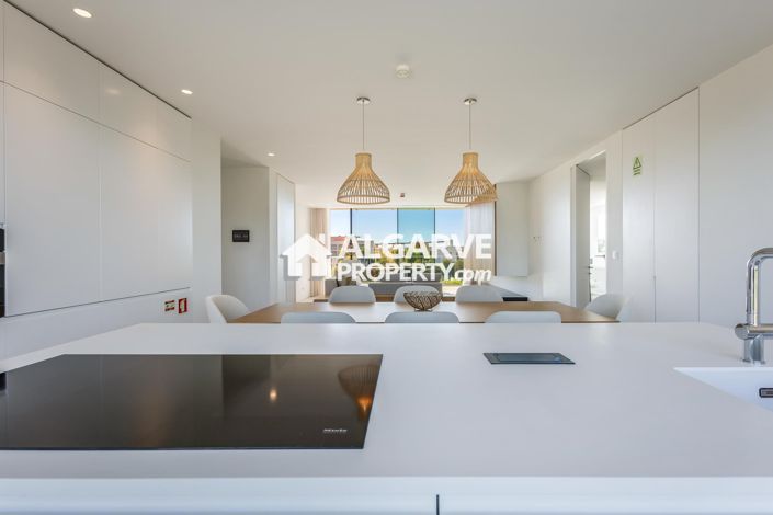 Image No.20-3 Bed Apartment for sale